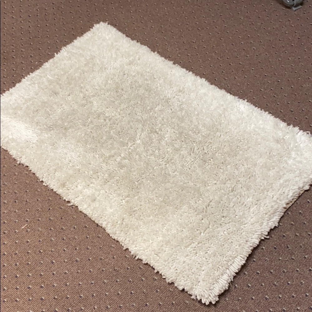 White shag rug